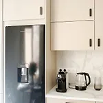 Center - Spacious Luxury With Air Conditioning *