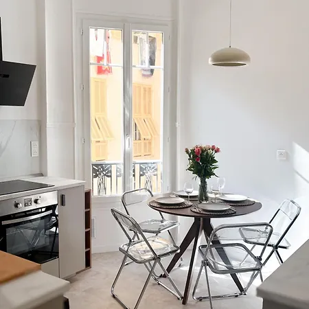 Διαμέρισμα Center - Spacious Luxury With Air Conditioning Νίκαια