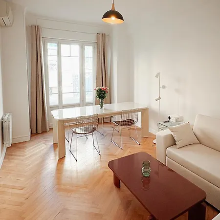 Διαμέρισμα Center - Spacious Luxury With Air Conditioning Νίκαια