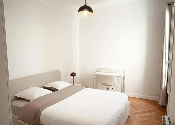 Center - Spacious Luxury With Air Conditioning Nice