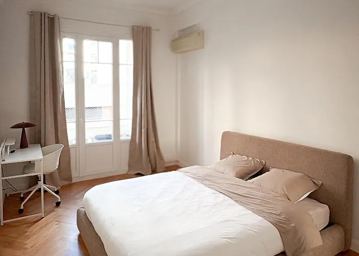 Center - Spacious Luxury With Air Conditioning