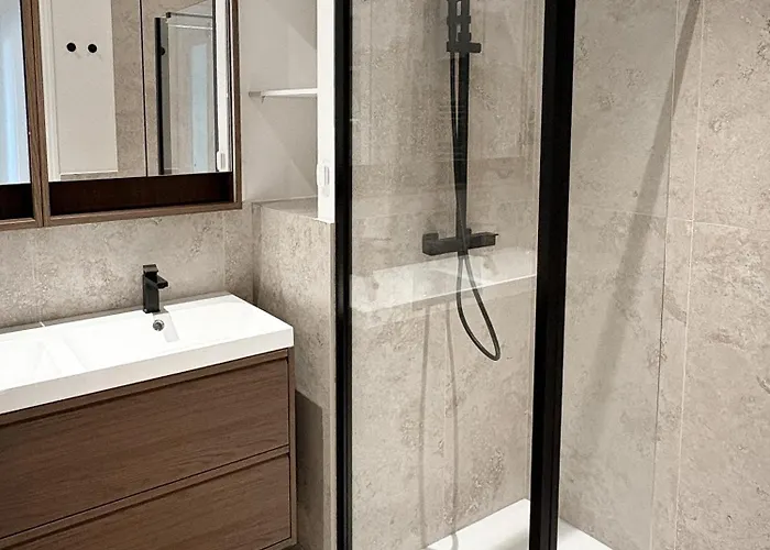 Center - Spacious Luxury With Air Conditioning Apartment *