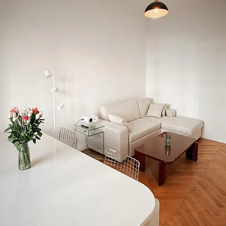 公寓 Center - Spacious Luxury With Air Conditioning *