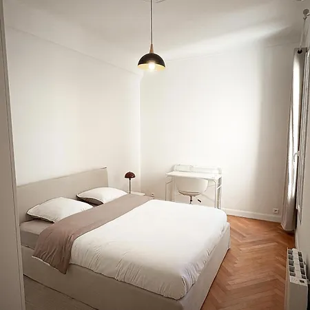 Center - Spacious Luxury With Air Conditioning 尼斯